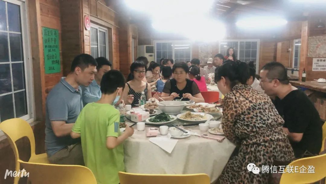 2020-7-29來一場說走就走的旅行，東山碼頭吃海鮮 這是一場美女秀(圖3)