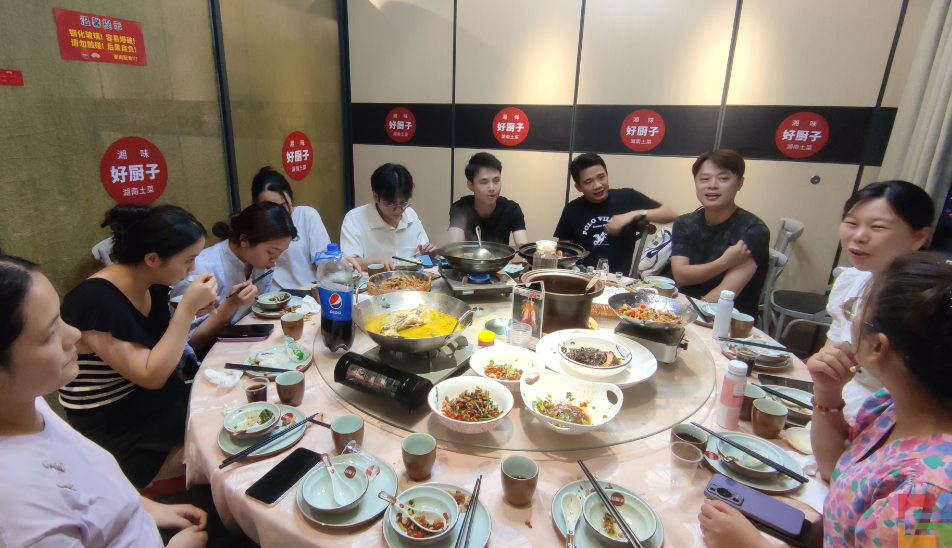 惠州E企盈團(tuán)建聚餐(圖1)